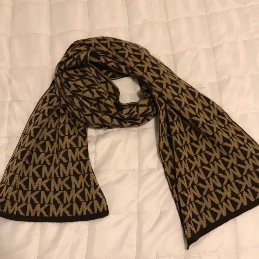 Michael Kors scarf